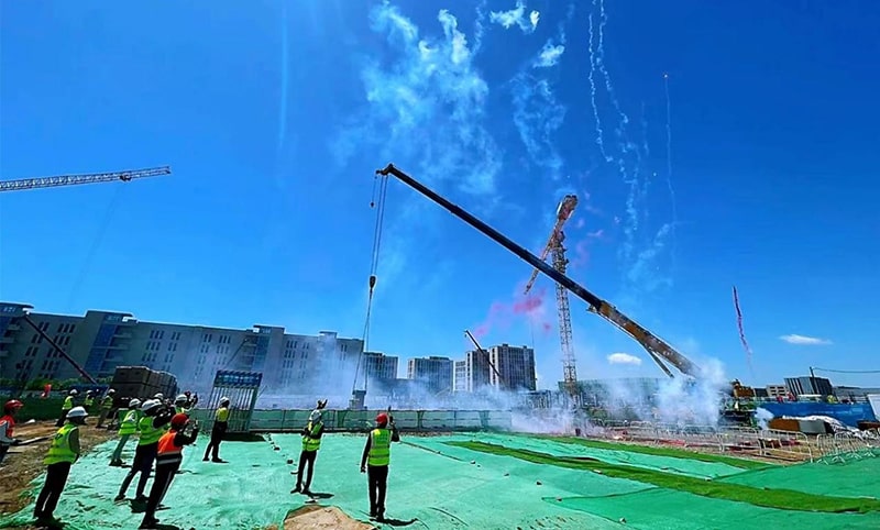 Gratulacje dla projektu instalacji aerozoli wziewnych firmy AstraZeneca podczas pierwszego wyciągu